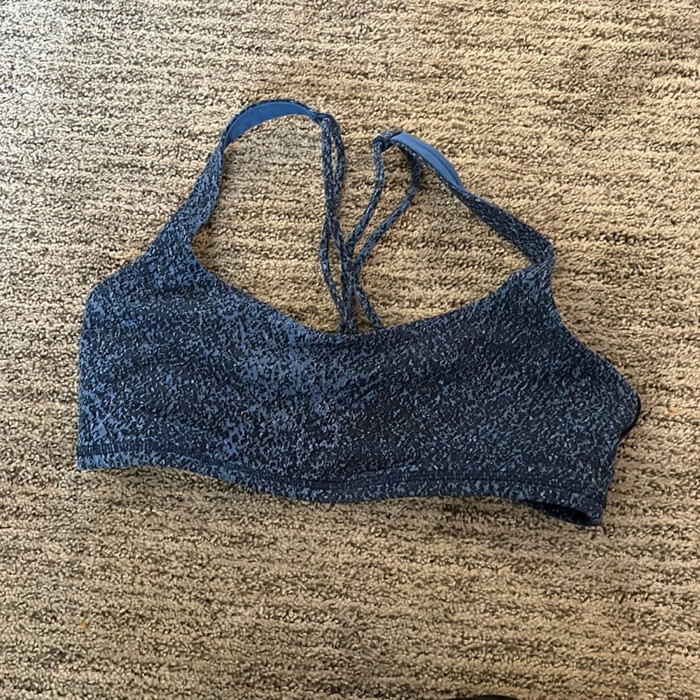 Lululemon free to be sports bra